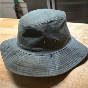 Stylish Green canvas Bucket Hat. Large fit. Excellent condition.